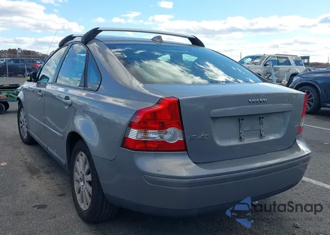 2005 Volvo S40 2.4I from USA, damaged, VIN YV1MS382152109558